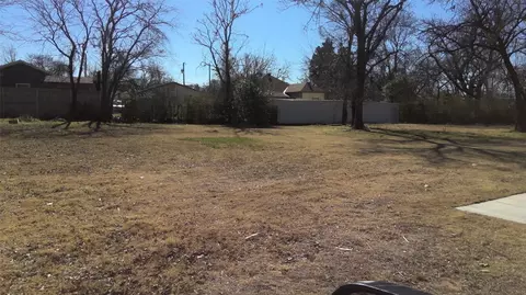 4528 Meek St, Dallas, TX 75216