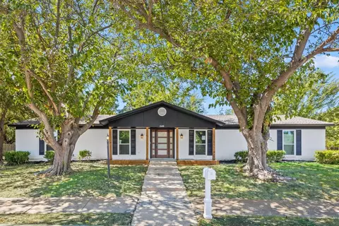 2600 Richmond Dr, Arlington, TX 76014
