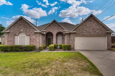 1857 Glen Wood Dr, Grapevine, TX 76051