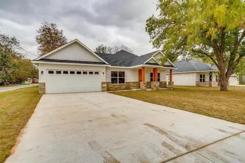 207 S Washington St, Cleburne, TX 76031