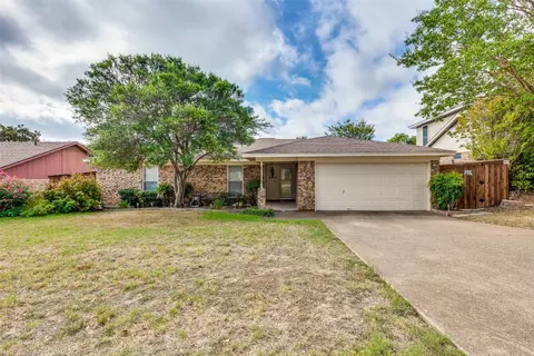 9909 Edmund Dr, Benbrook, TX 76126