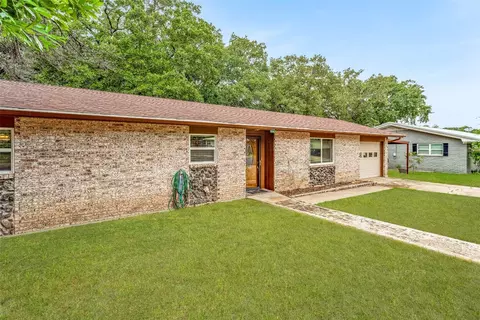 632 S Bowie St, De Leon, TX 76444