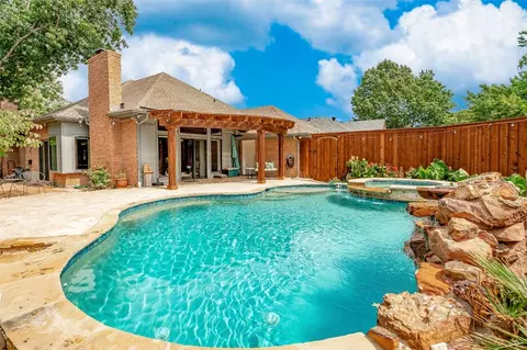 2000 Hearthstone Dr, Carrollton, TX 75010