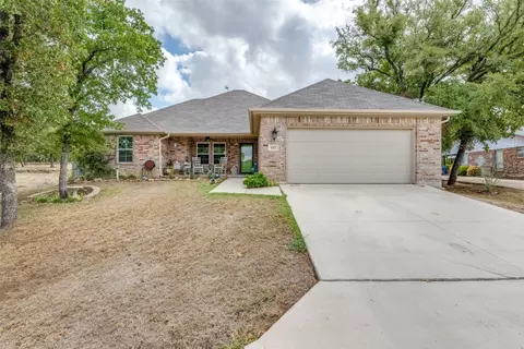 112 Jim Walters Dr, Runaway Bay, TX 76426