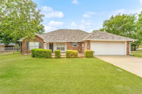 2110 Timberwood Ct, Granbury, TX 76049