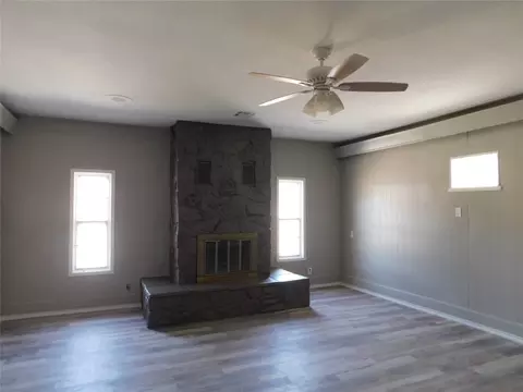504 E Young St, Howe, TX 75459 photo 2