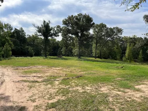 2175 An County Road 2212, Palestine, TX 75803