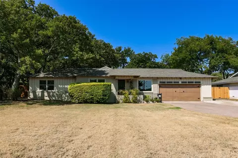 1704 Wilson Rd, Fort Worth, TX 76112