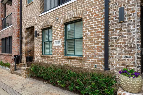 2121 Helsminster Dr, Dallas, TX 75201