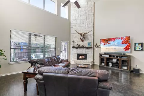 2605 Flowing Springs Dr, Fort Worth, TX 76177