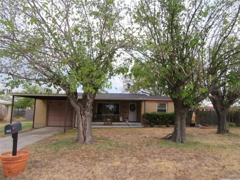 625 Perry Dr, White Settlement, TX 76108