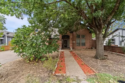 910 S Johnson St, Mckinney, TX 75069