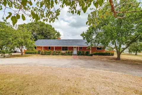 3912 Redbird Ln, Joshua, TX 76058