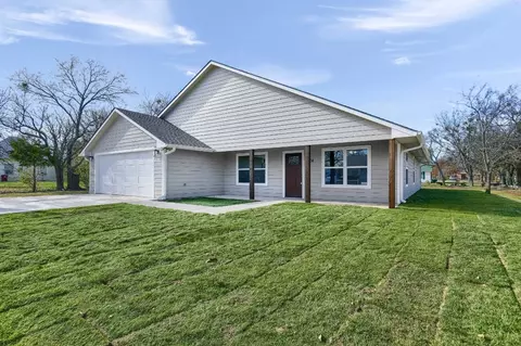304 N Commerce St, Savoy, TX 75479