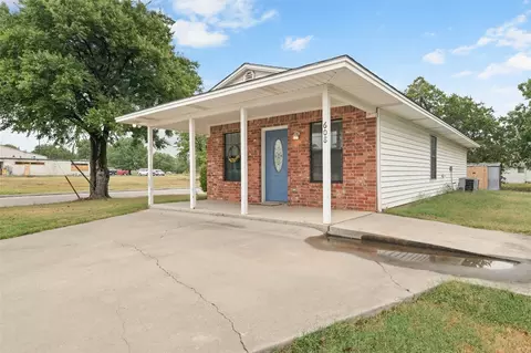 608 Mill St, Gainesville, TX 76240