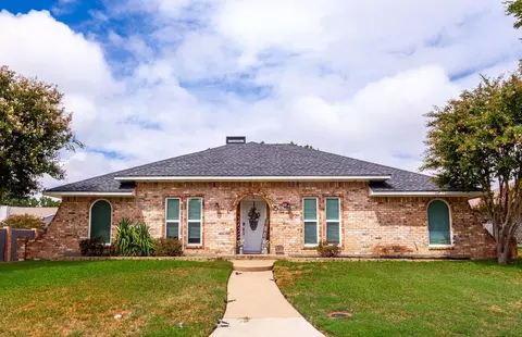 101 Indian Trace Ln, Waxahachie, TX 75165