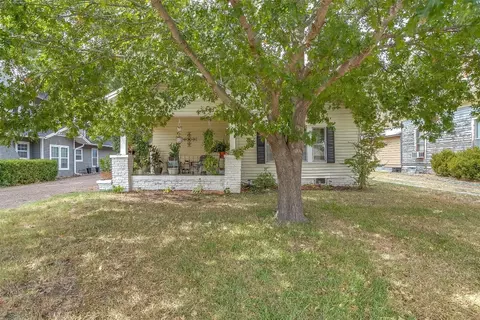 314 S Waco St, Weatherford, TX 76086