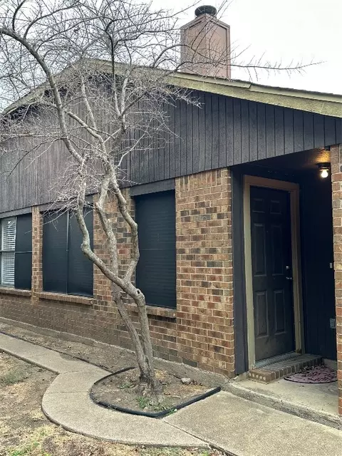 3050 Gregory Ln, Grand Prairie, TX 75052