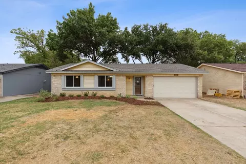2521 Meadow Lark Ln, Irving, TX 75060