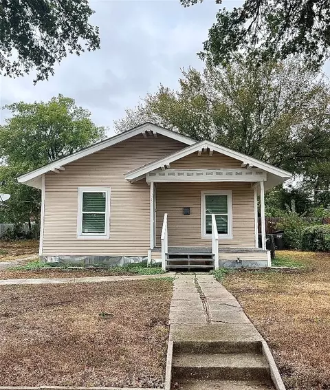 1329 E Davis Ave, Fort Worth, TX 76104