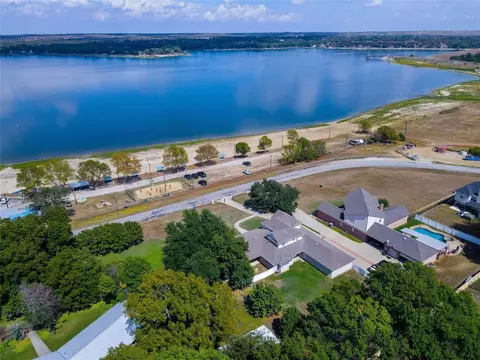 205 W Lake Dr, Weatherford, TX 76087