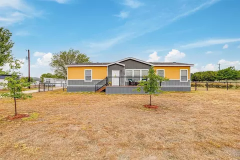108 Steele Ct, Azle, TX 76020