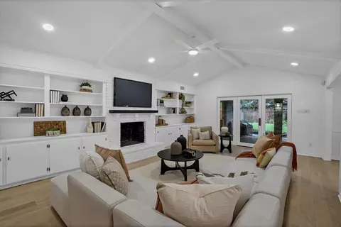 7306 Meadow Rd, Dallas, TX 75230