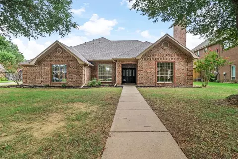 1820 N Collegiate Dr, Paris, TX 75462