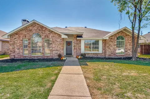 1366 Harvest Hill Ln, Lancaster, TX 75146