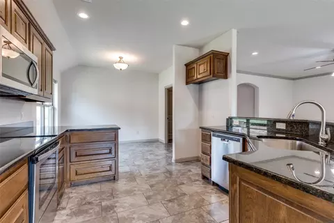 1258 Newcastle Dr, Weatherford, TX 76086