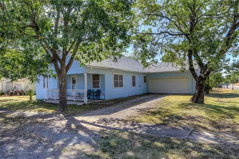 409 W Dallas St, Wolfe City, TX 75496
