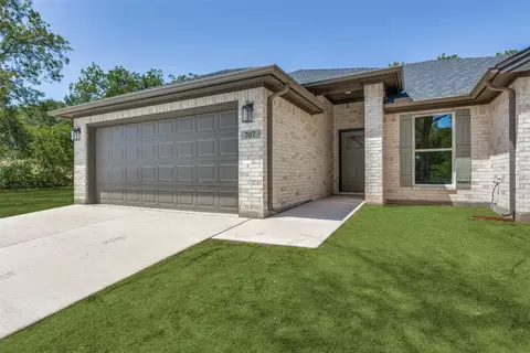 707 Jameson St, Weatherford, TX 76086