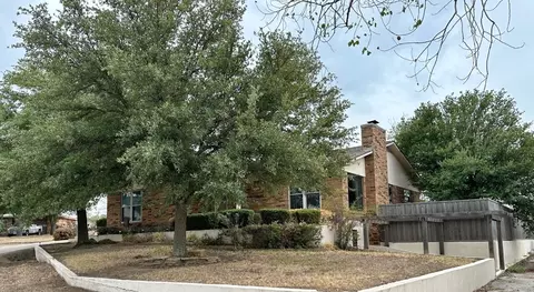 205 Bartlett Ct, Runaway Bay, TX 76426