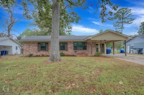9478 Poinsettia Dr, Shreveport, LA 71118