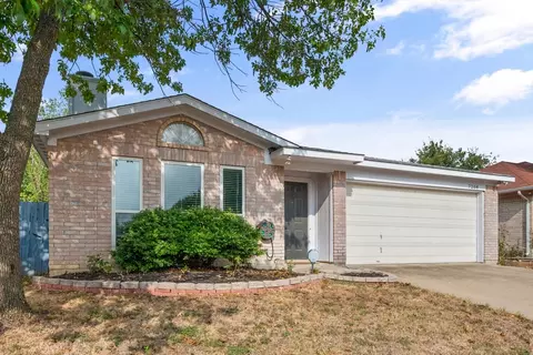 7208 Laurelhill Ct S, Fort Worth, TX 76133