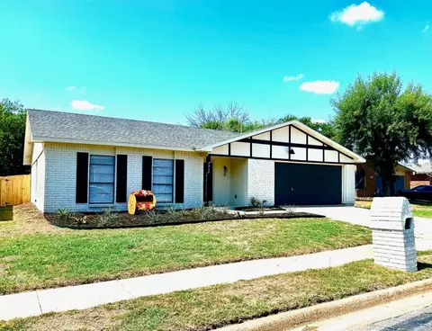 7317 Catbrier Ct, Fort Worth, TX 76137