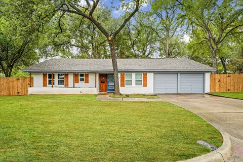 517 Gaye Ct, Euless, TX 76040