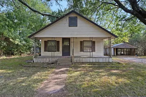 617 W 11th St, Bonham, TX 75418