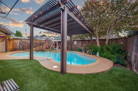 2324 Heatherwoods Way, Carrollton, TX 75007