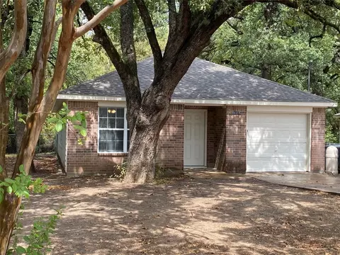 8327 Lake Anna Dr, Dallas, TX 75217