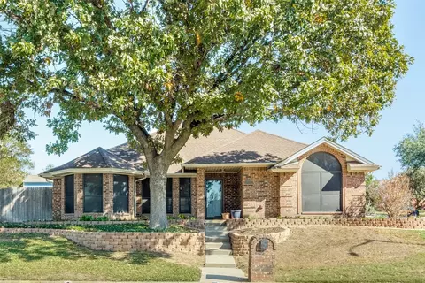 10400 Lone Pine Ln, Fort Worth, TX 76108