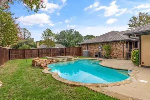 4301 Three Oaks Dr, Arlington, TX 76016