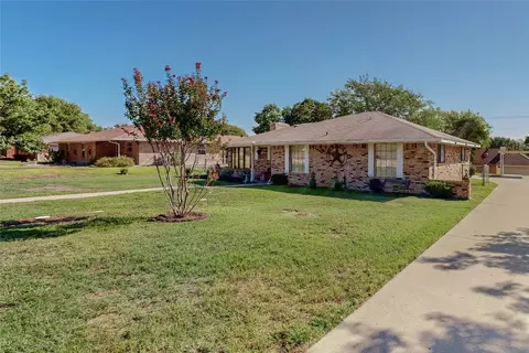 124 Hillside Ln, Desoto, TX 75115