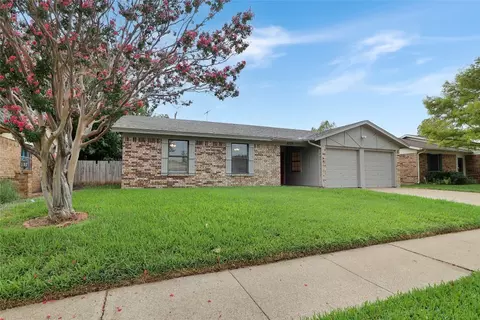 6121 Skylark Ln, Watauga, TX 76148