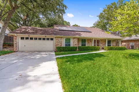 2710 Woodshire Dr, Arlington, TX 76016