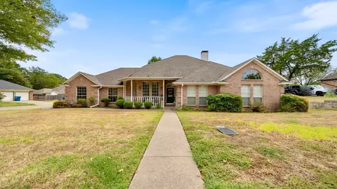 1801 Oxford Dr, Kaufman, TX 75142