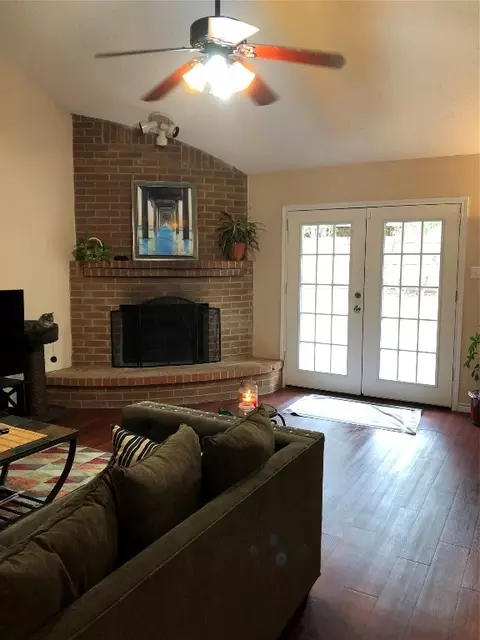 6301 Elm Springs Dr, Arlington, TX 76001