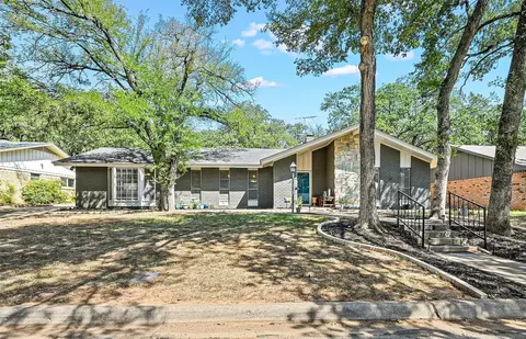 1308 W Redbud Dr, Hurst, TX 76053