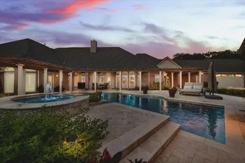 104 Enchanted Ct N, Burleson, TX 76028