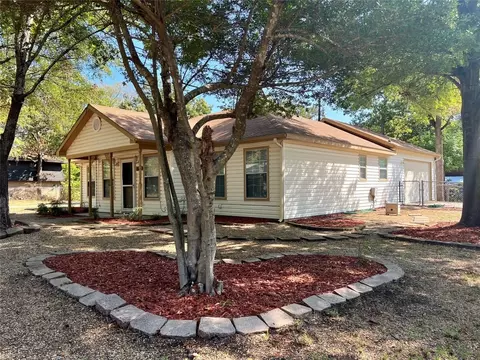 913 Holiday Dr, Tool, TX 75143 photo 2